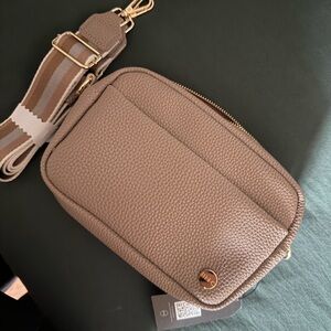 Modern and chic willow in taupe